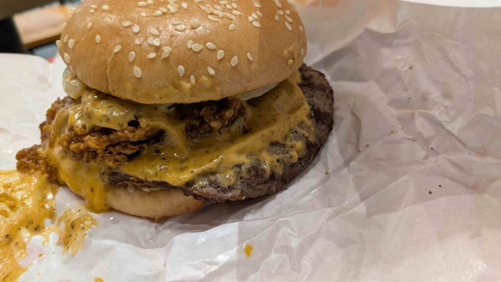 バーガーキングのビーフ＆チキンビッグマウスダーティ